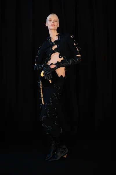 Look 16